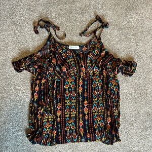 Tie strap, off the shoulder shirt size L